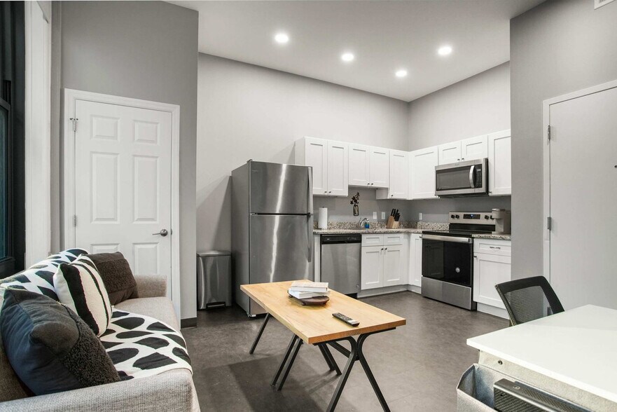 Building Photo - 209 9th St