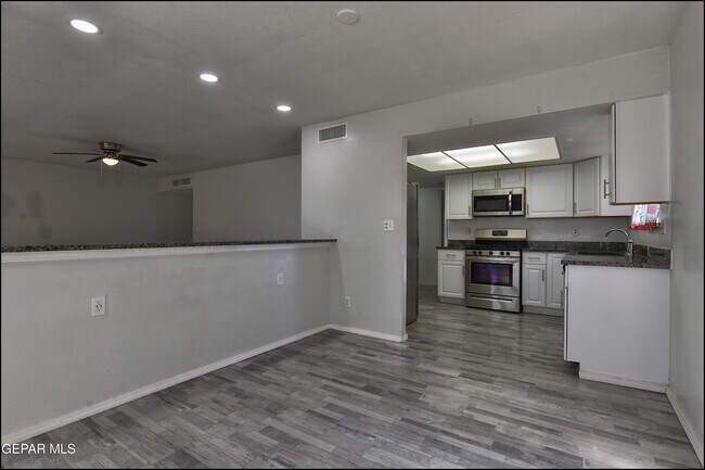 Building Photo - 1739 Russ Randall St