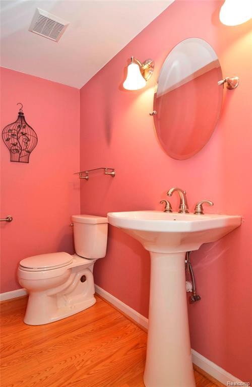 Building Photo - 8152 Fairfield Cir