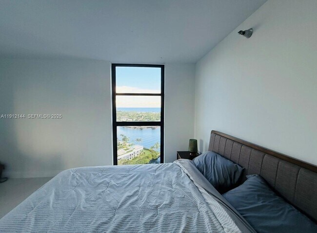 Building Photo - 20505 E Country Club Dr