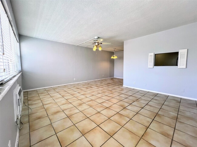 Building Photo - 625 Antioch Ave