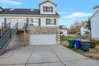 Building Photo - Easy Street Duplex