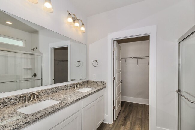Building Photo - $1500 Off 1st Month's Rent - 4 Bdrm/2.5 Bath, Beautiful Home in Rolling Hills