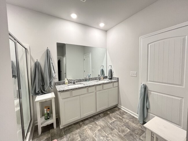 Building Photo - 4-Bedroom w/ Open Layout & Community Perks