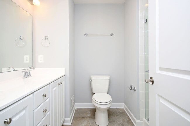 Building Photo - Spacious Cascadia Townhome With Rooftop Te...
