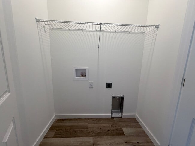 Building Photo - 5064-5066 Jones Dr