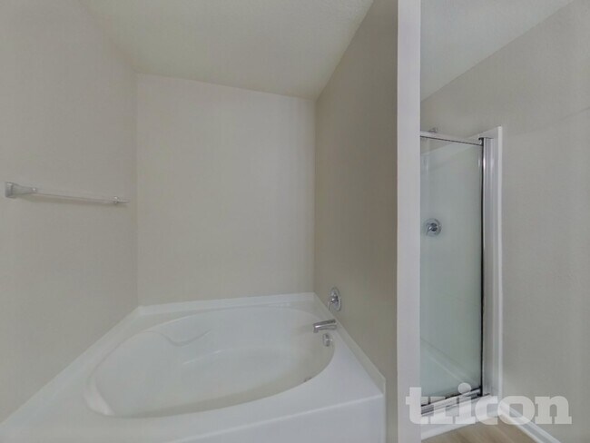 Building Photo - 750 Chariot Way