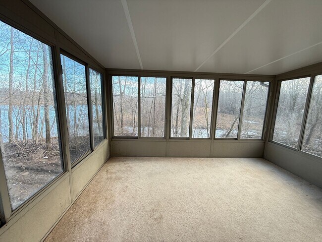 Building Photo - Spacious 3-Bedroom Home with Sunroom and Attached 2-Car Garage in Manchester, MI