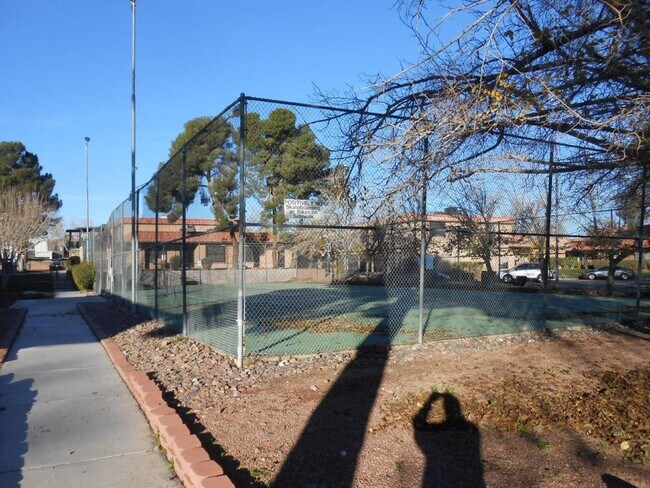 Building Photo - 6671 Bubbling Brook Dr