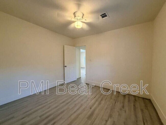 Building Photo - 3014 Rosalie St