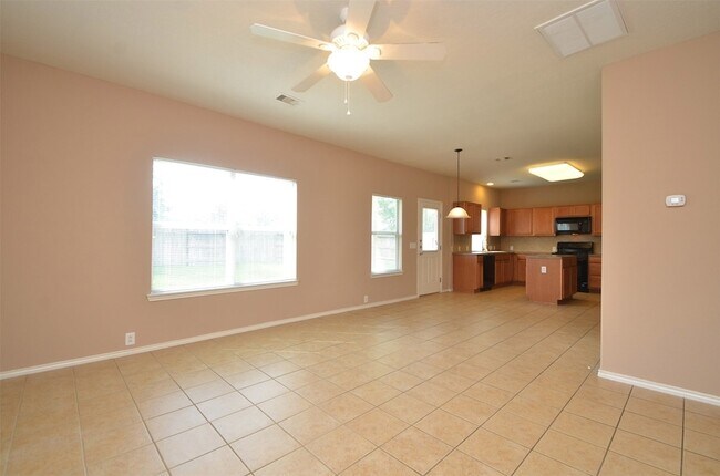 Building Photo - 915 Butterfly Ln