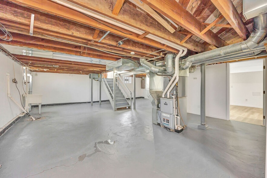 Building Photo - 8253 Brownsway Ln