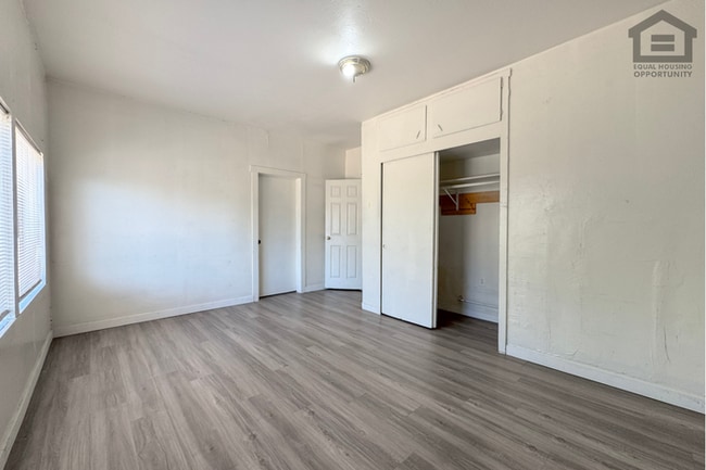 Building Photo - 2Bed/1Bath Apartment at Camelback Rd/Central Ave! Ready for Immediate Move-In! – NO HOA!