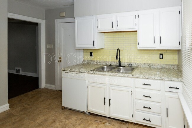 Building Photo - 3579 Riedham Rd