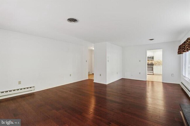 Building Photo - 201 Chandler Dr