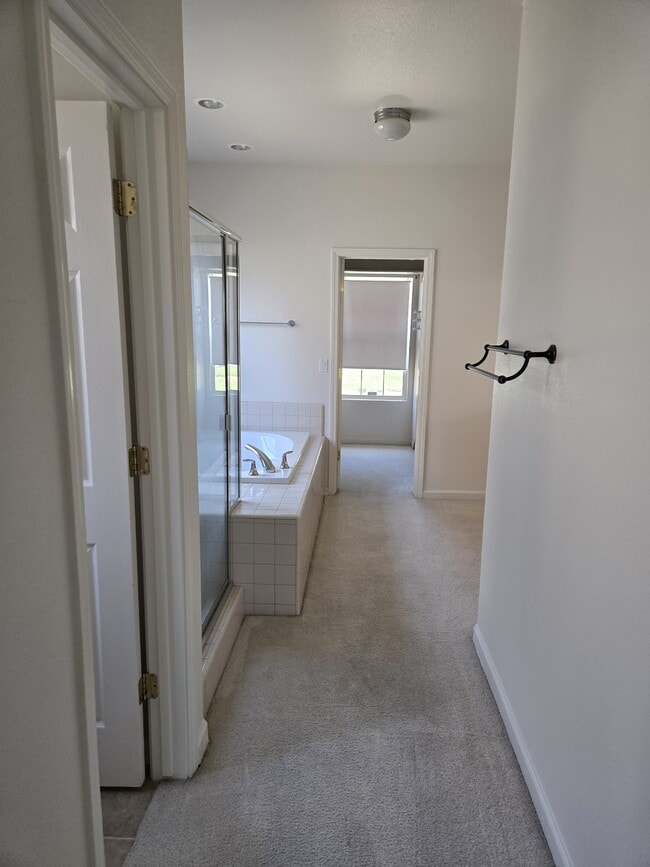 Building Photo - 561 Bluejay Ave