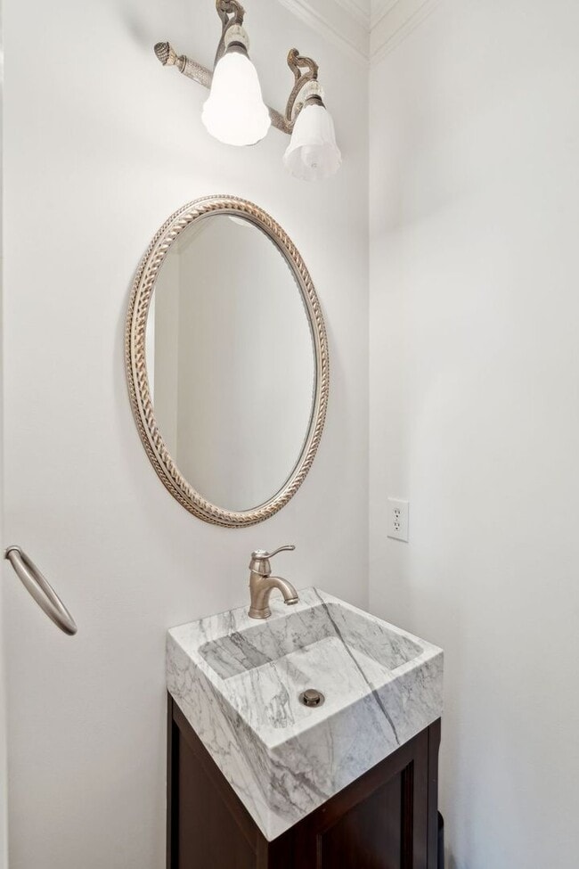 Building Photo - Downtown Charleston Waterfront Townhouse