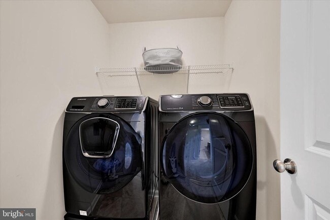 Building Photo - 2557 Campus Way N