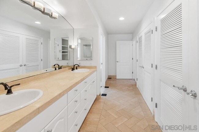 Building Photo - 2841 Cacatua St