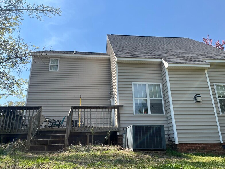 Building Photo - 2437 Appalachian Drive