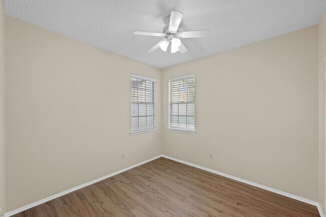 Building Photo - 6501 Brush Country Rd