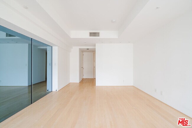 Building Photo - 10520 Wilshire Blvd