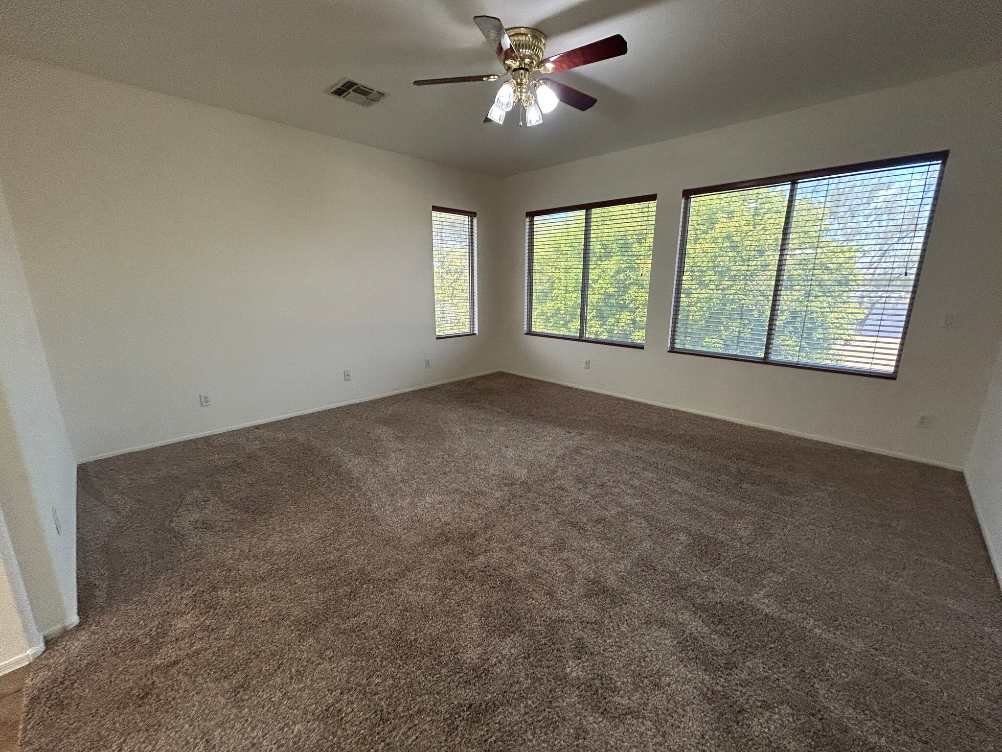 Building Photo - 9885 S La Rosa Dr