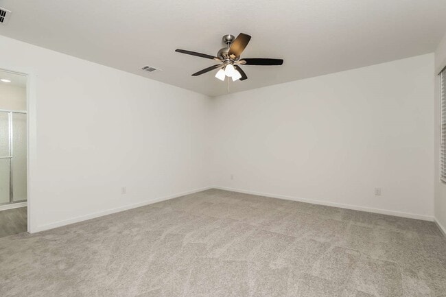 Building Photo - 3222 Roslyn Grist