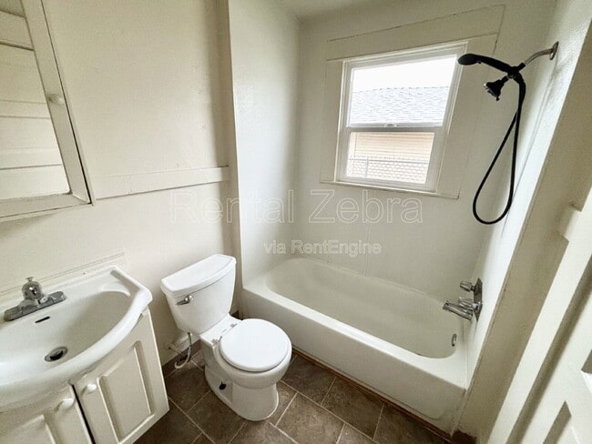 Building Photo - 107 W 19th St