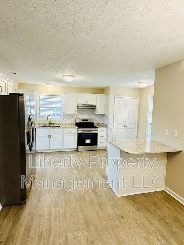 Building Photo - 805 Broadmore Dr