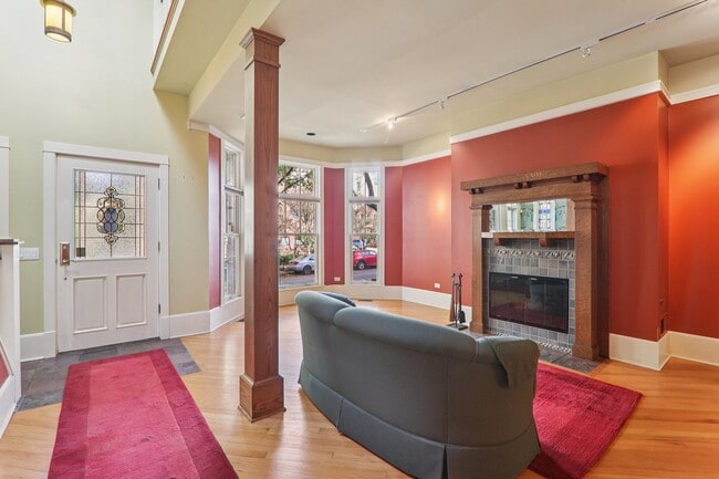 Building Photo - 1027 W Newport Ave