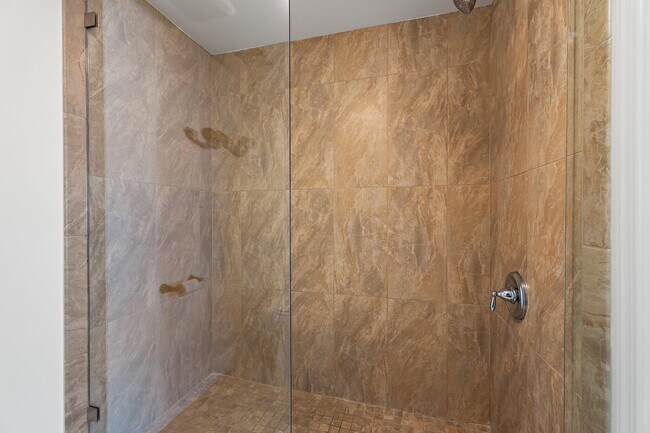 Building Photo - 840 Ocean Dr