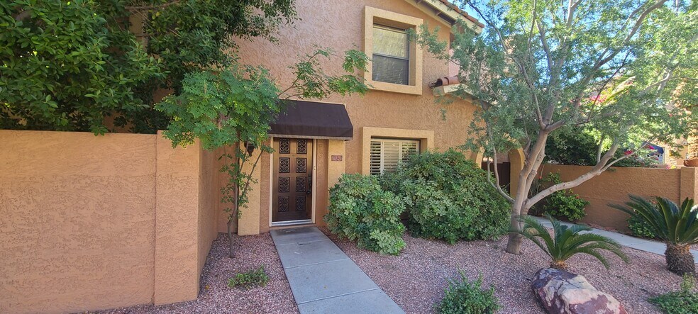 Primary Photo - 1113 E North Ln
