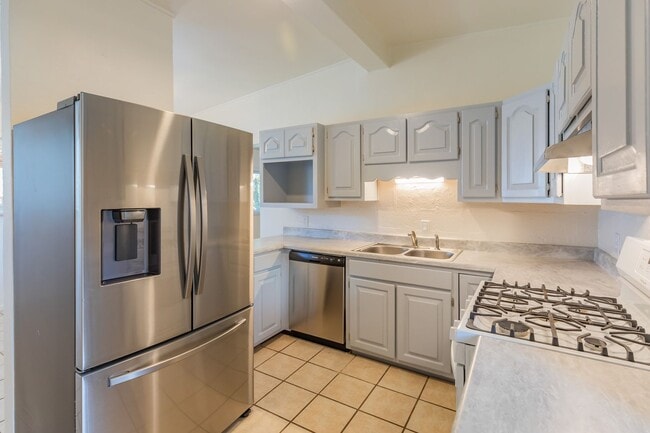 Building Photo - Wonderful 3 Bedroom 2 Bath Home!