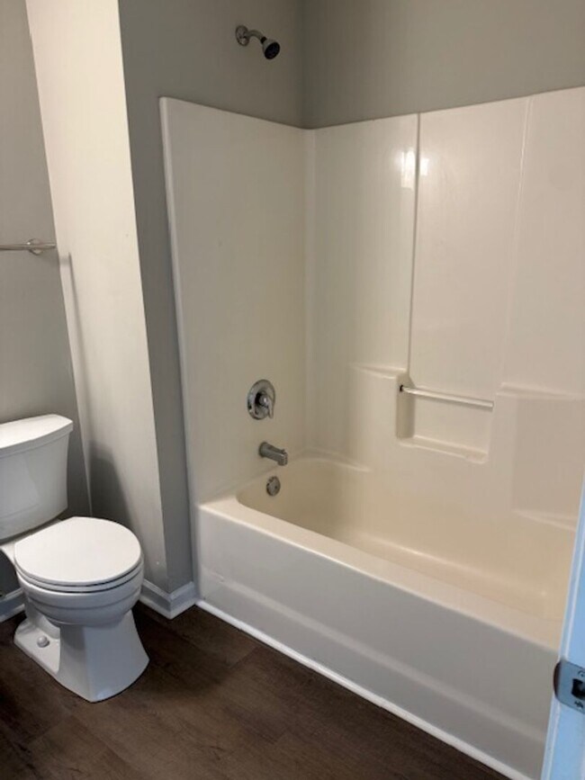 Building Photo - Available Now! MUST SEE!