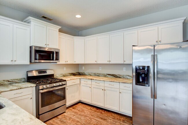 Building Photo - 813 Evelyn Way