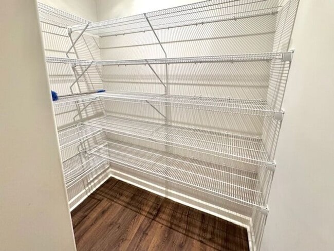 Building Photo - Coming Soon! Available mid-December. Large 5BR 4 bath Executive Home in a great neighborhood!