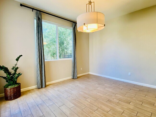 Building Photo - $2,395 Ashlan & Leonard, Beautiful 3 Bedroom - Buckingham Ave, Clovis