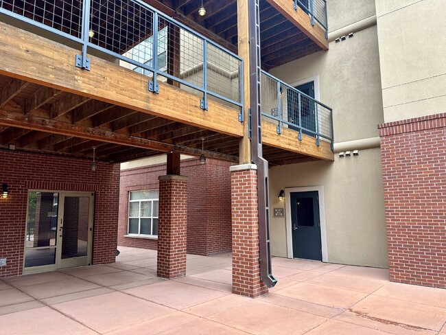 Building Photo - 2-Bed Condo in Greenwood Village with Gran...