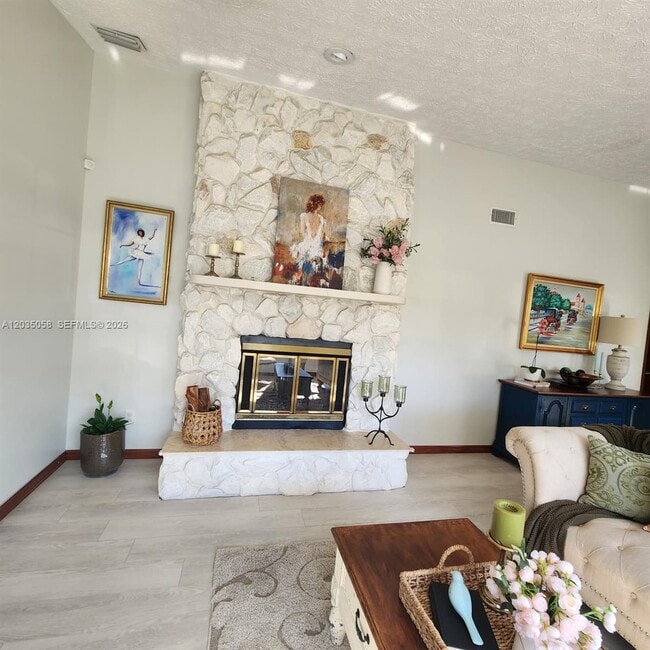 Building Photo - 6101 Palmetto Dr