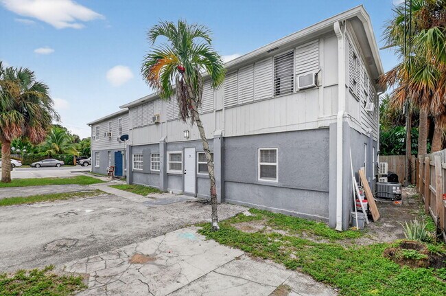 Building Photo - 409 47th St