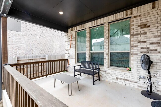 Building Photo - 2808 Stone Branch Dr