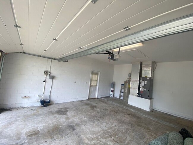 Building Photo - 20 Banner Ln