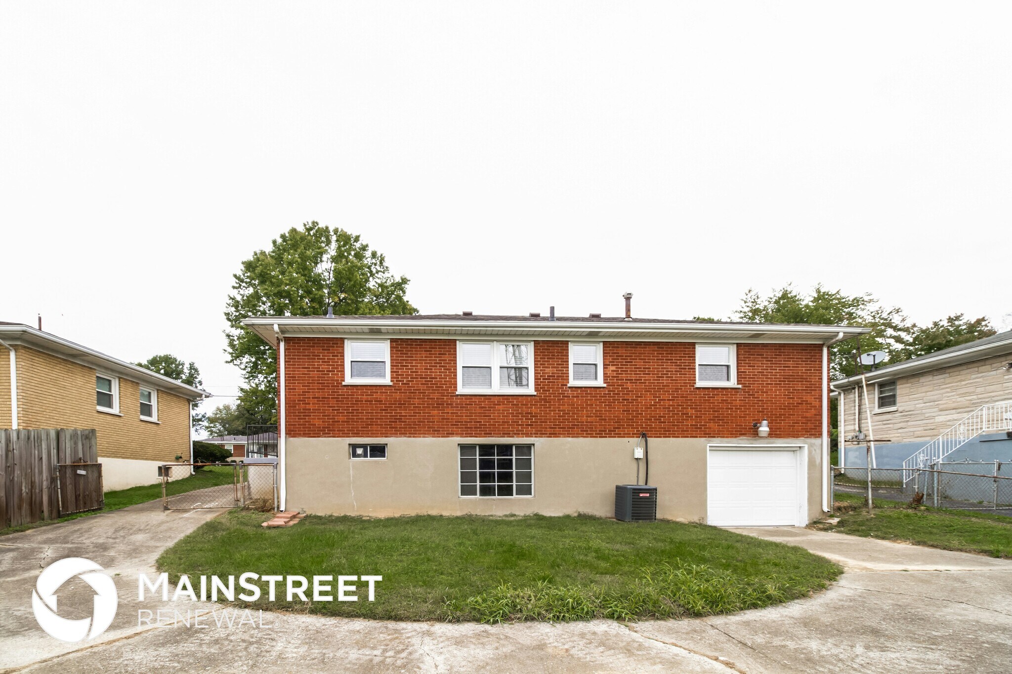 Building Photo - 2320 Embassy Ln