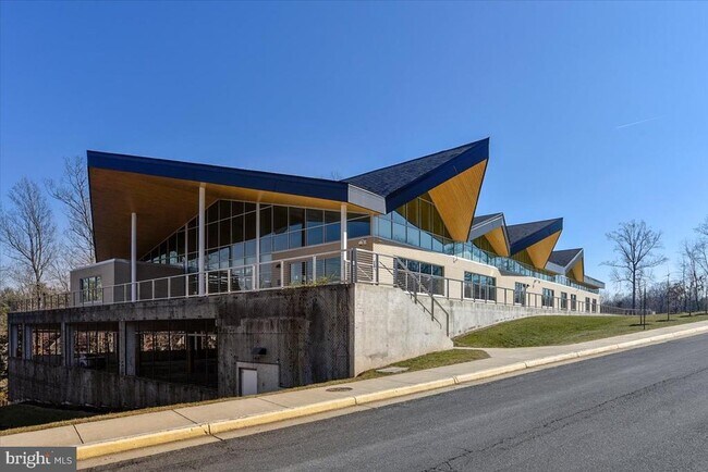 Building Photo - 4400 Loganberry Ln