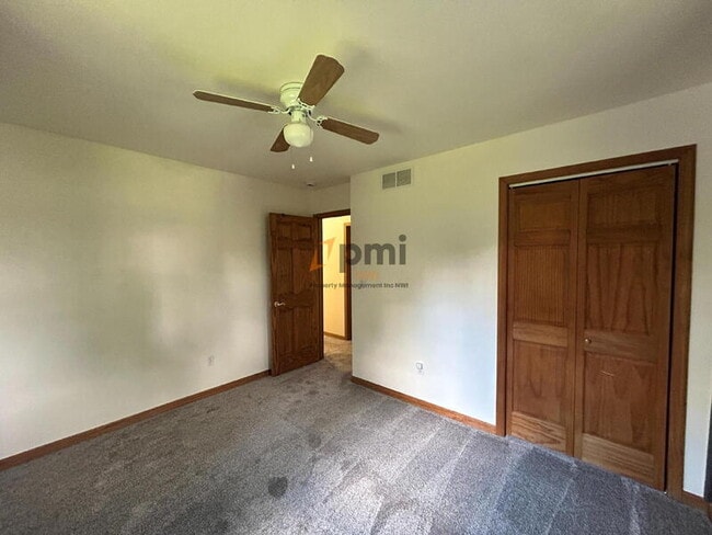 Building Photo - 5107 White Oak Terrace