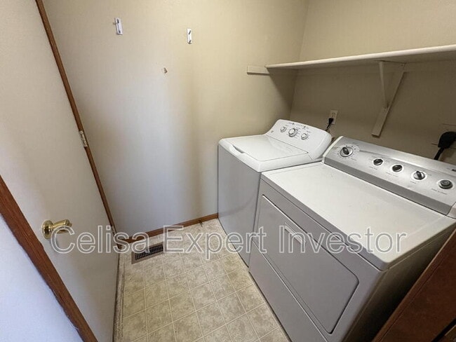 Building Photo - 12020 Wandering Way