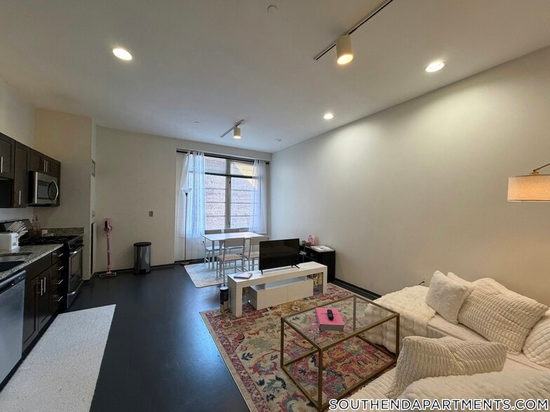 Building Photo - 160 E Berkeley St