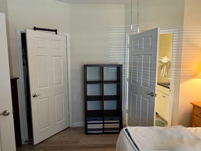 Building Photo - Unfurnished First Floor Condo w/ Garage!