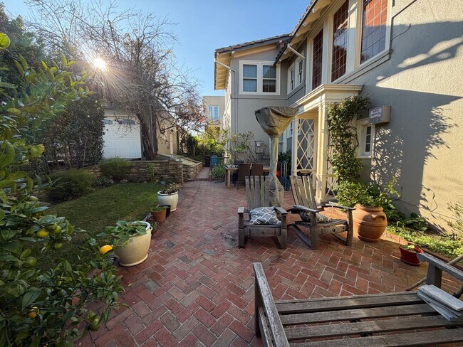 Building Photo - Elegant St. Francis Wood Residence - Available Furnished or Unfurnished